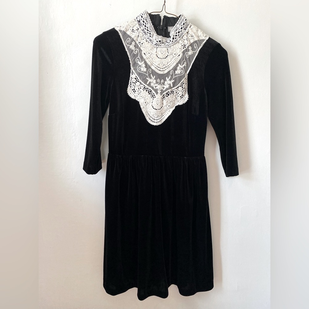 ASOS Black Velvet and White Lace Collar Dress Size 4
